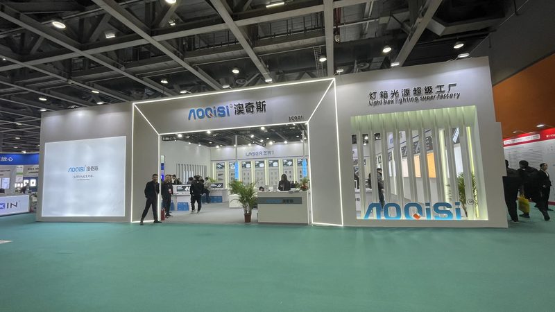 玻璃舞台搭建：优缺点解析与选型建议